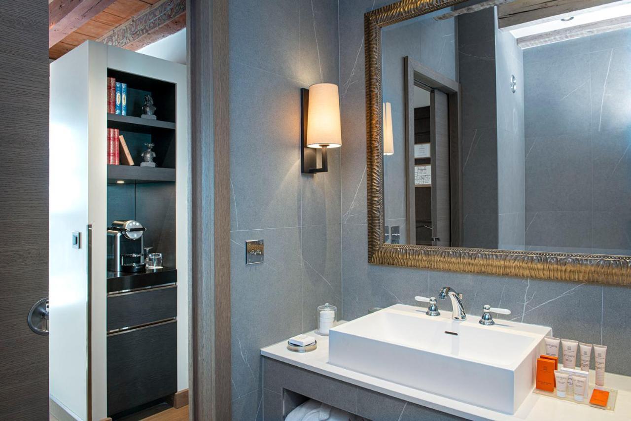Hotel Les Armures Geneva Exterior photo Bathroom