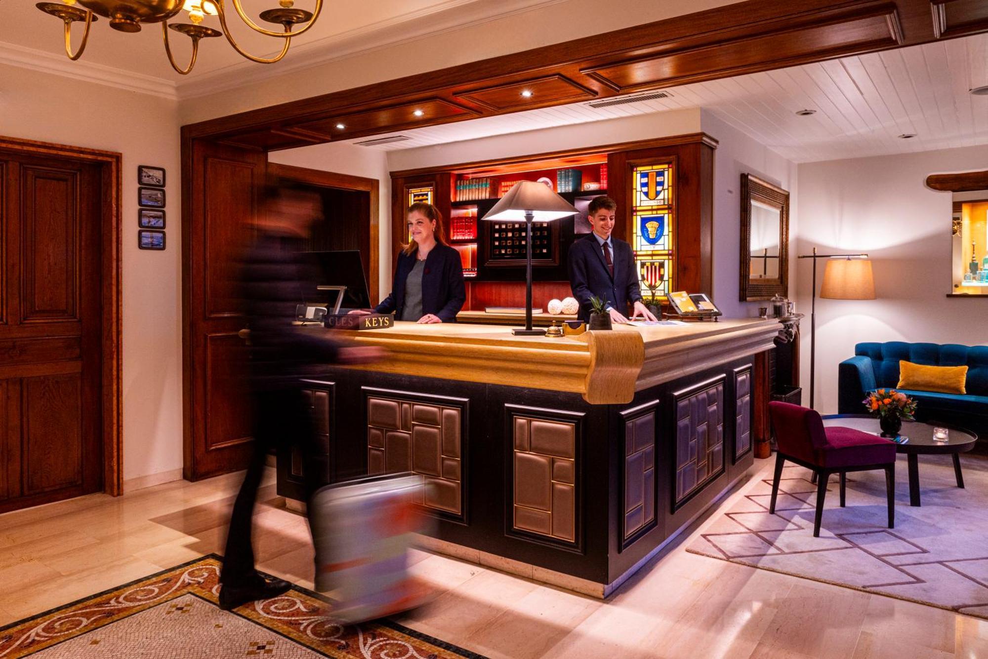 Hotel Les Armures Geneva Exterior photo The Concierge Desk at the InterContinental London Park Lane